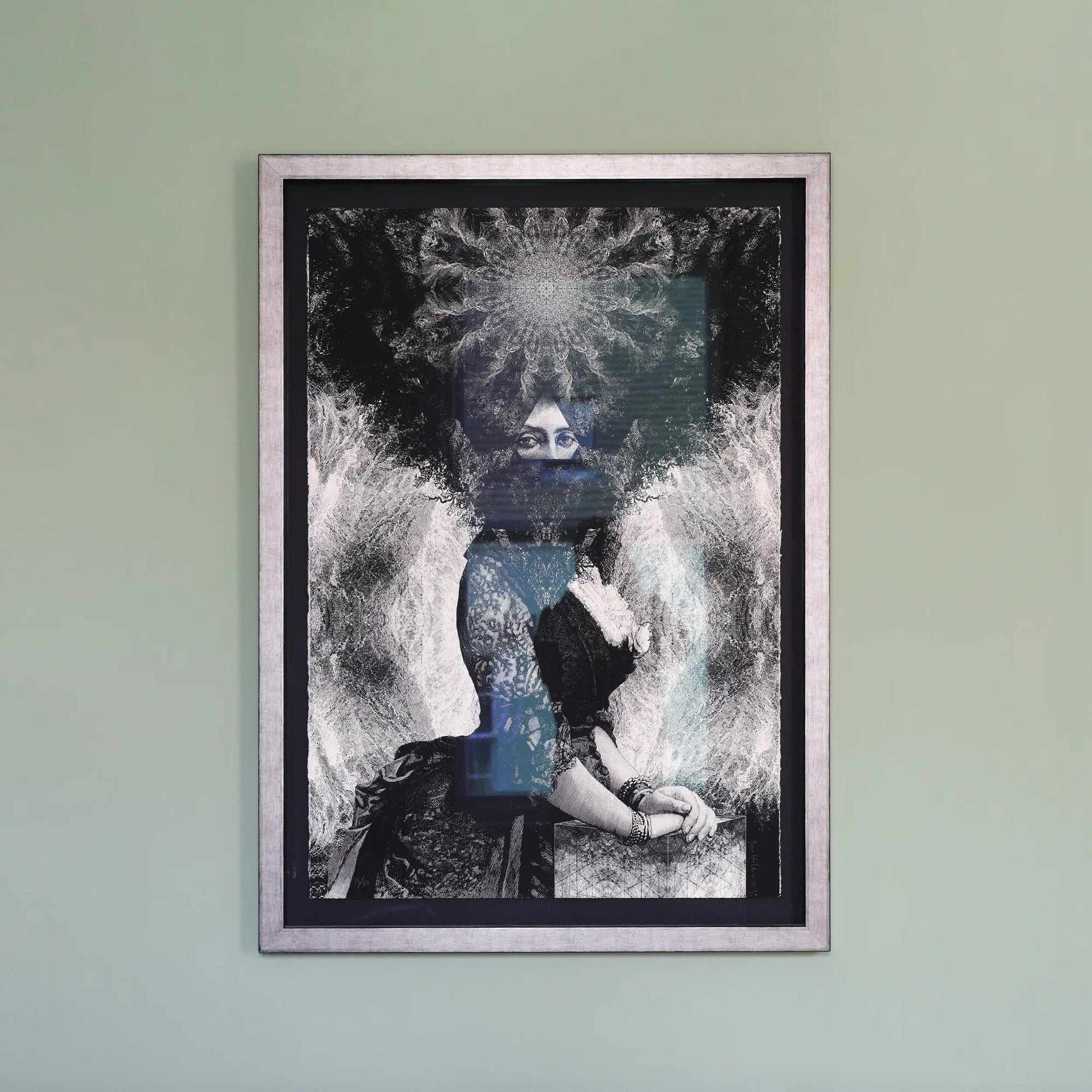 Priestess XL, Framed